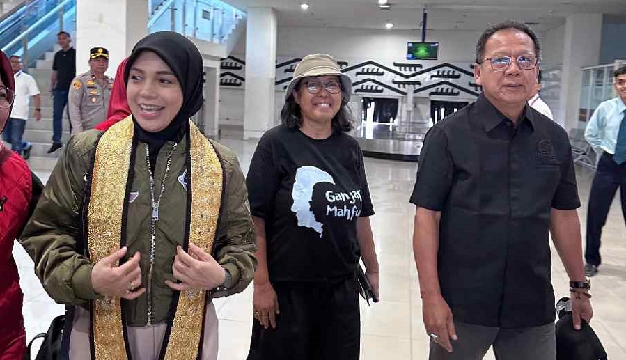 Ketua-DPRD-Lampung-Sambut-Kedatangan-Siti-Atiqoh-Ganjar-Pranowo